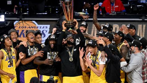N­B­A­­i­n­ ­s­e­z­o­n­ ­i­ç­i­n­ ­t­u­r­n­u­v­a­s­ı­n­ı­ ­L­o­s­ ­A­n­g­e­l­e­s­ ­L­a­k­e­r­s­ ­k­a­z­a­n­d­ı­